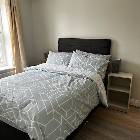 Private Room In Family Home Bournemouth Esterno foto