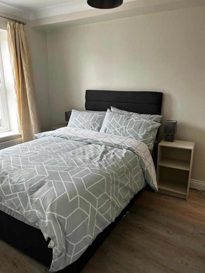 Private Room In Family Home Bournemouth Esterno foto